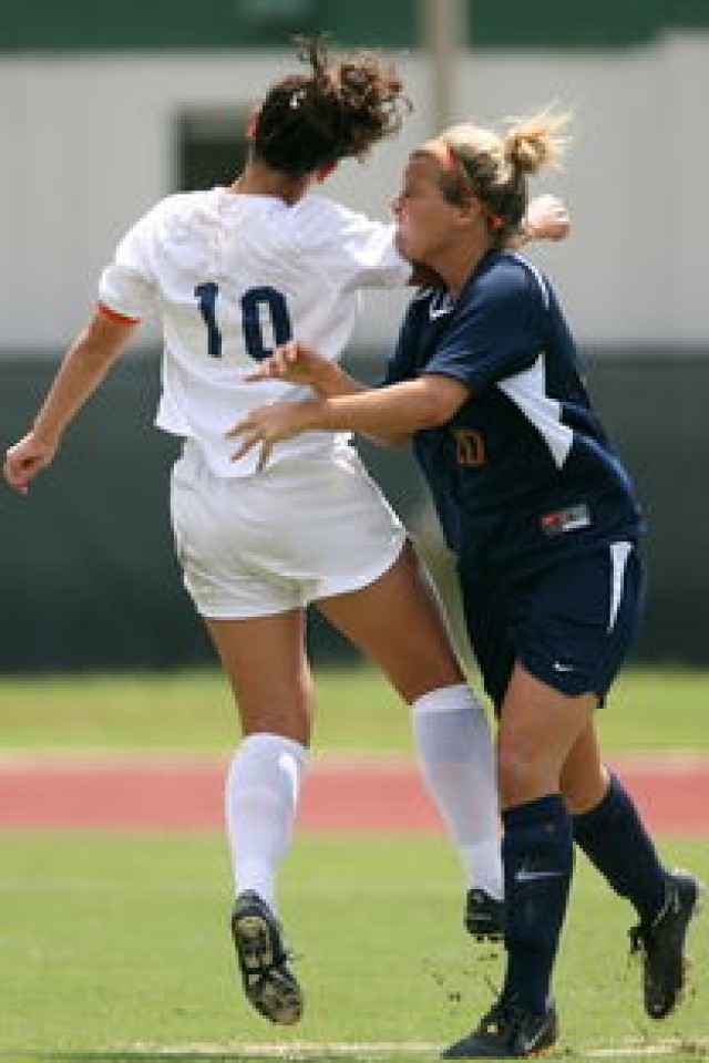 Jiuyou-环球足球：不同大陆足球文化的碰撞，环球足球鞋